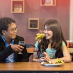 【出会い系体験談】(30代前半女性)オタク系男性にメイドバーへ連れて行かれドン引き