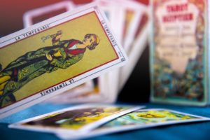 【恋愛占い体験談｜20代後半女性】憧れのワイルド系先輩、タロット占いで衝撃なこと