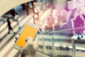 【出会い系体験談｜30代前半女性】真面目な交際と思っていたのに、ドライブデート中に発した彼の言葉で空気は一変