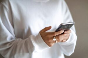 一目惚れ相手とライン交換後のアプローチの仕方！メリットとデメリットを緊急にまとめてみた！